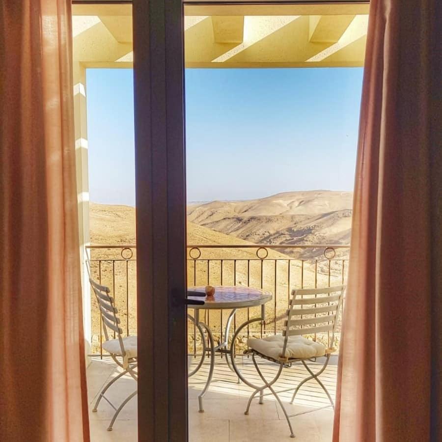 Yehelim Boutique Hotel Арад Екстериор снимка