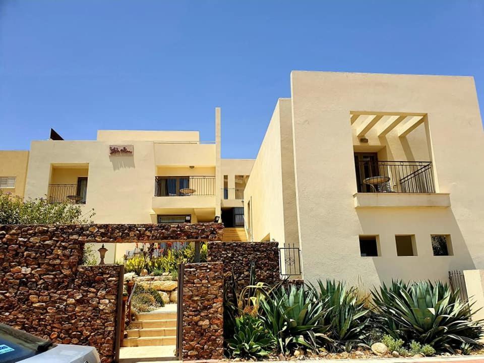 Yehelim Boutique Hotel Арад Екстериор снимка