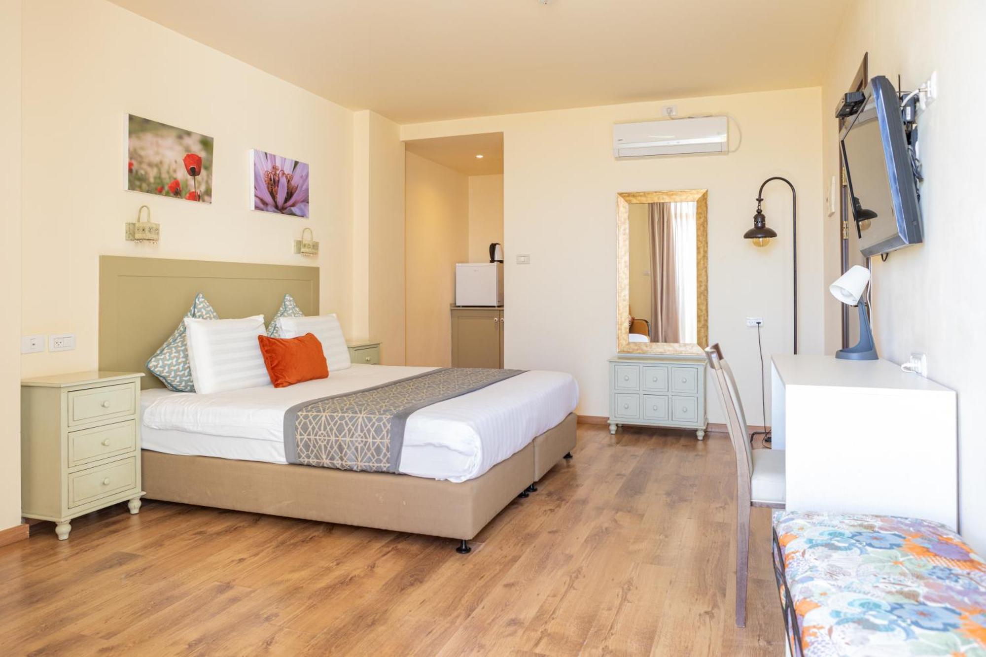 Yehelim Boutique Hotel Арад Екстериор снимка