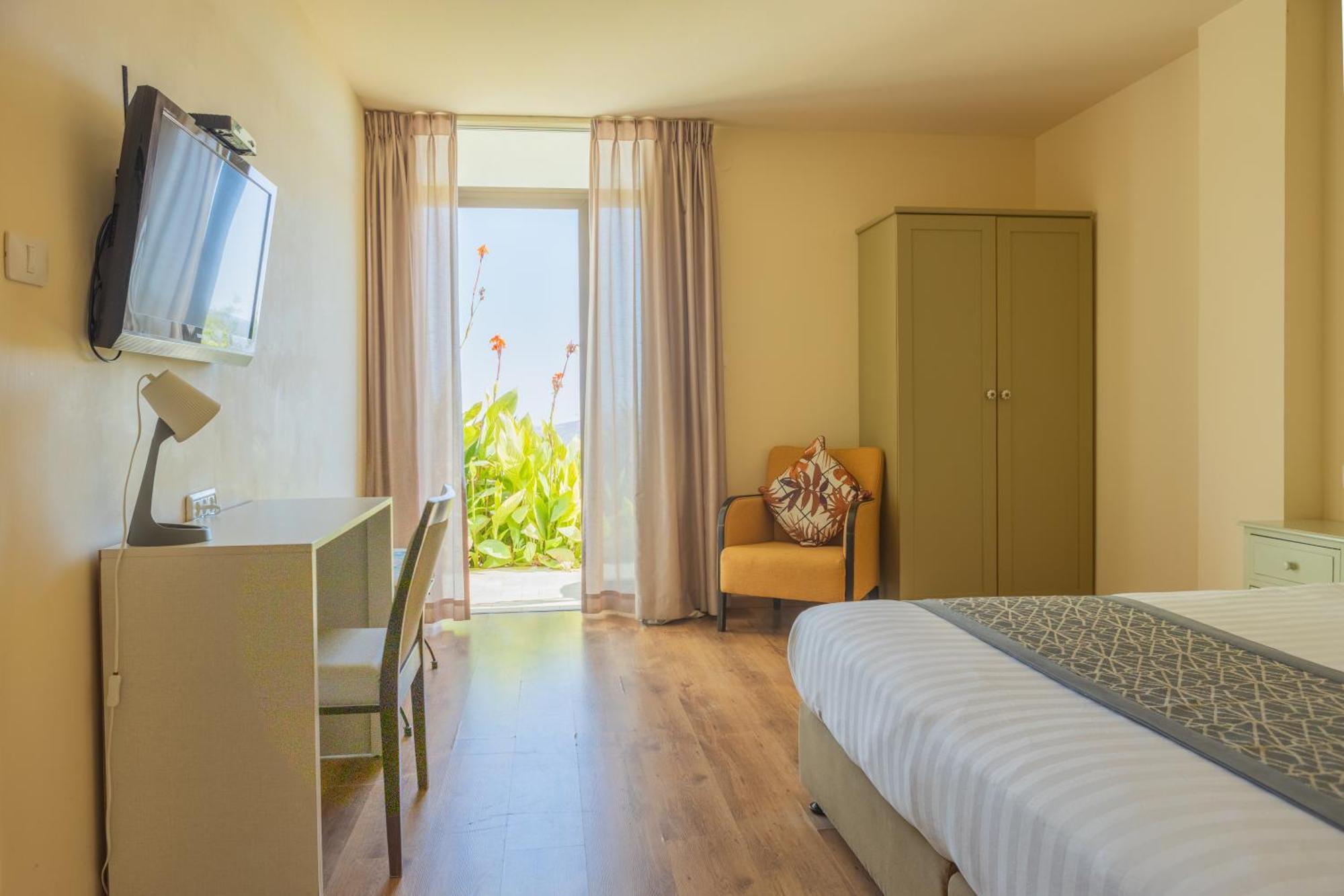 Yehelim Boutique Hotel Арад Екстериор снимка
