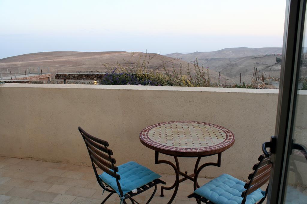 Yehelim Boutique Hotel Арад Екстериор снимка